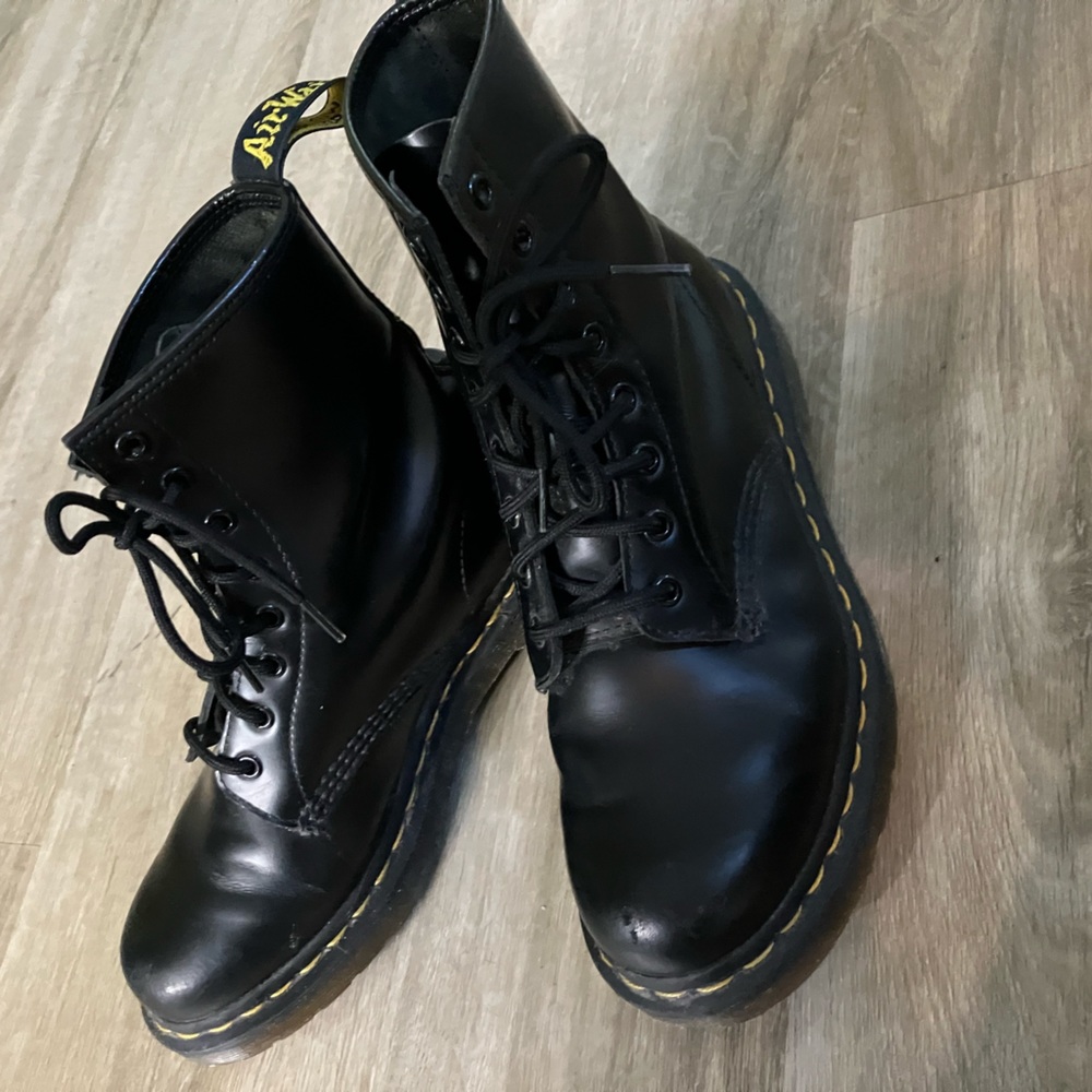 Doc Martens 1460 WOMEN'S SMOOTH LEATHER LACE UP BOOTS Size 9